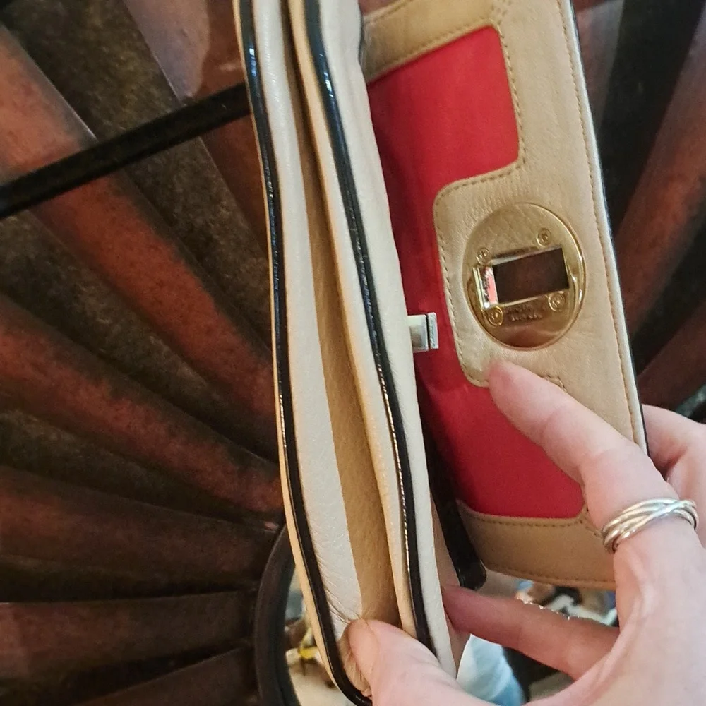 Kate Spade Wristlet Used - Picture 8 of 8